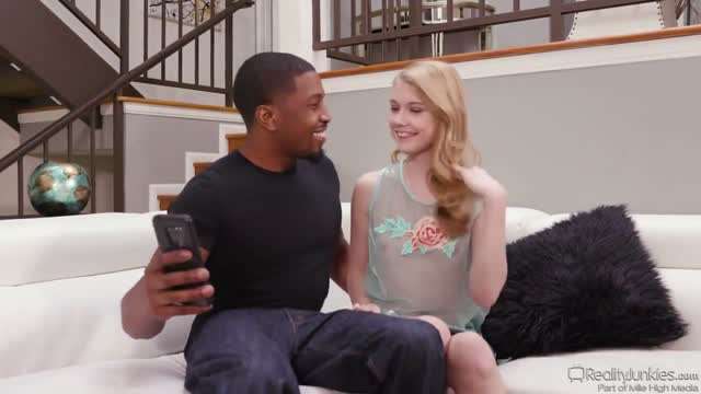 想当明星的欧洲女模特被黑鬼的大鸡巴爆操详情介绍-#白虎#射精#母狗#性交