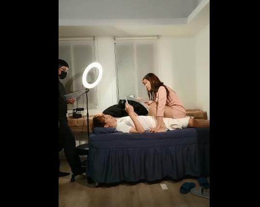 攝影師女4p極品女神